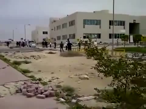 Protesters attacks nurses in Bahrainflv